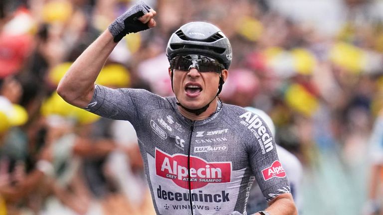 Jasper Philipsen gewinnt die 13. Etappe der Tour de France. 