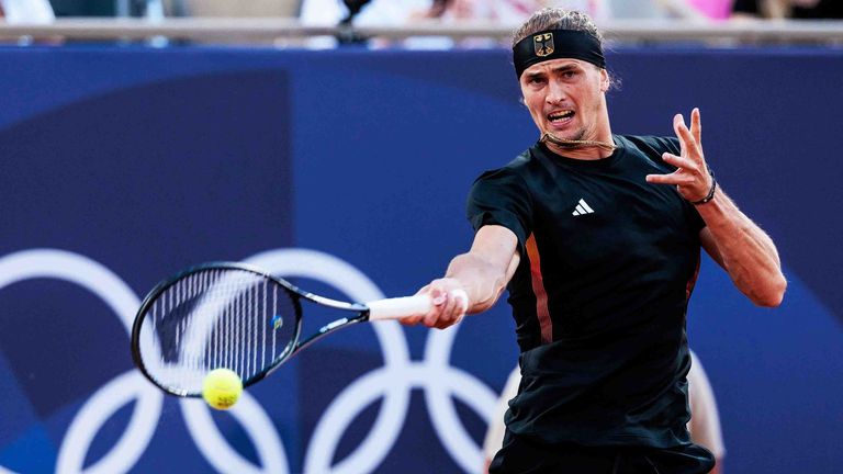 Alexander Zverev besiegt den Spanier Jaume Munar bei den Olympischen Spielen 2024 in Paris.