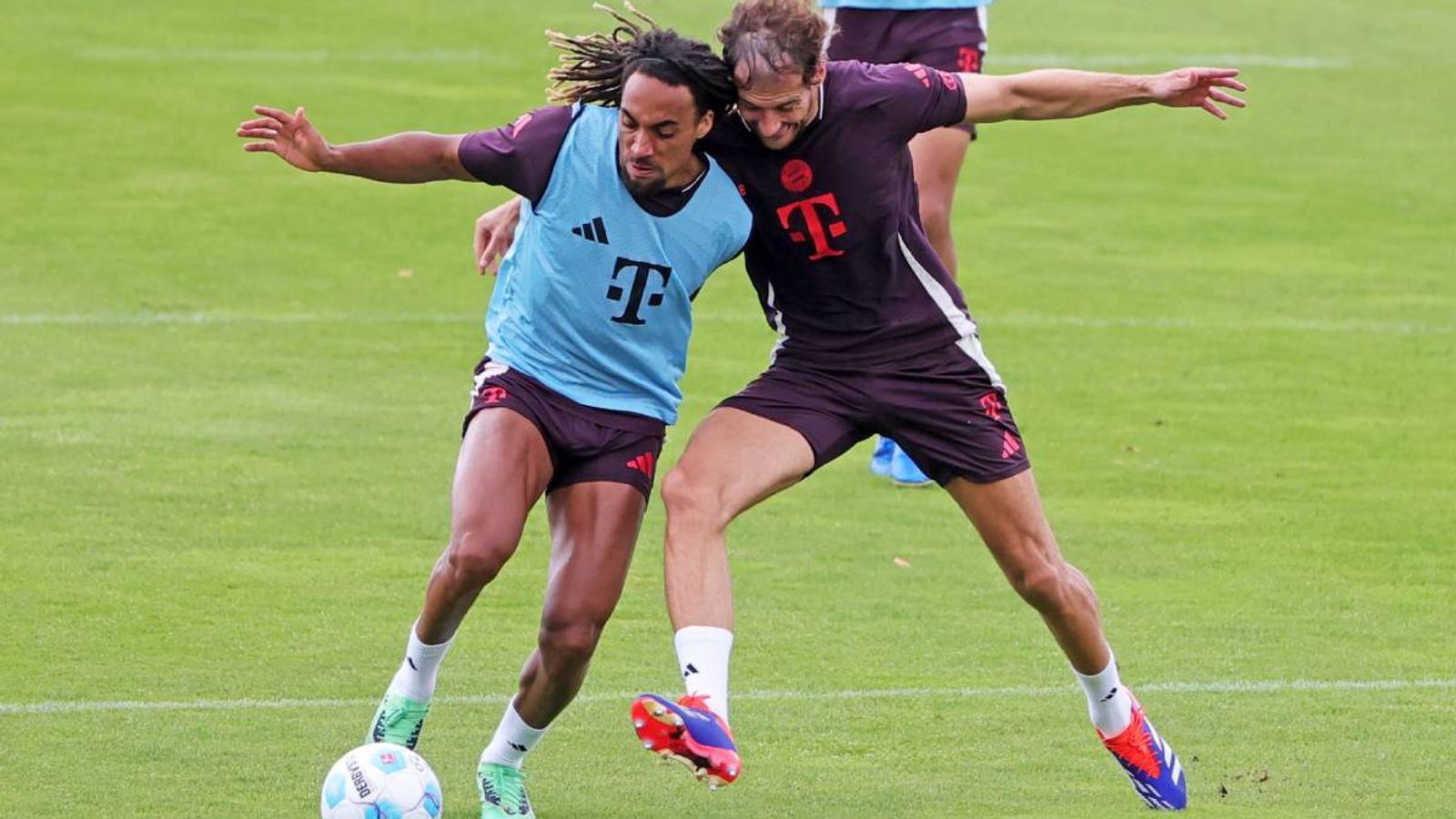 Leroy Sane Und Sacha Boey Sind Zurück Im Bayern-Training | Fußball News ...