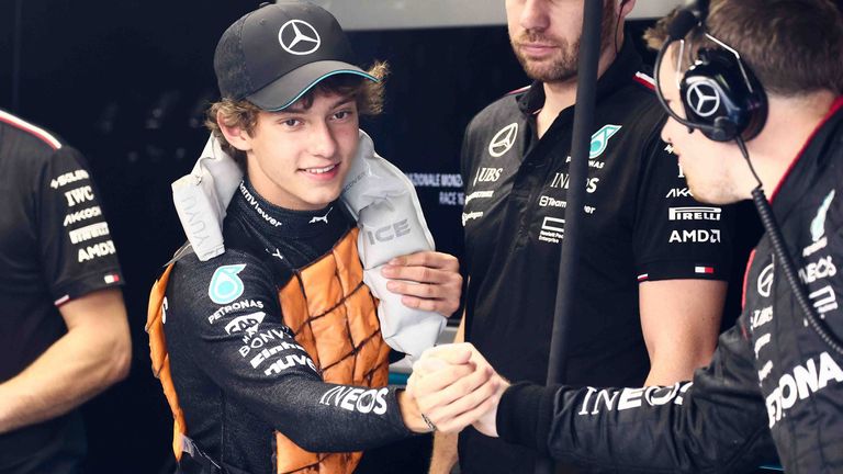 Kimi Antonelli bekommt in der nächsten Saison das zweite Cockpit bei Mercedes.