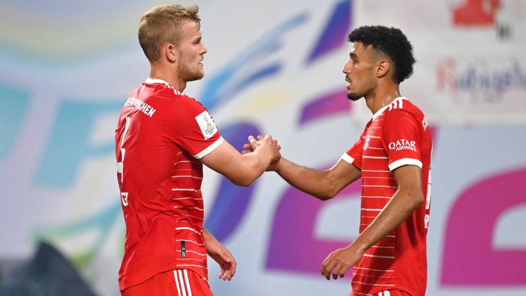 Matthijs de Ligt (l.) und Noussair Mazraoui (r.) wechseln im Doppelpack zu Manchester United.