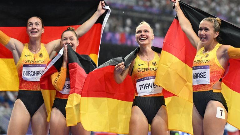 Die deutsche Sprint-Staffel gewinnt überraschend Bronze.
