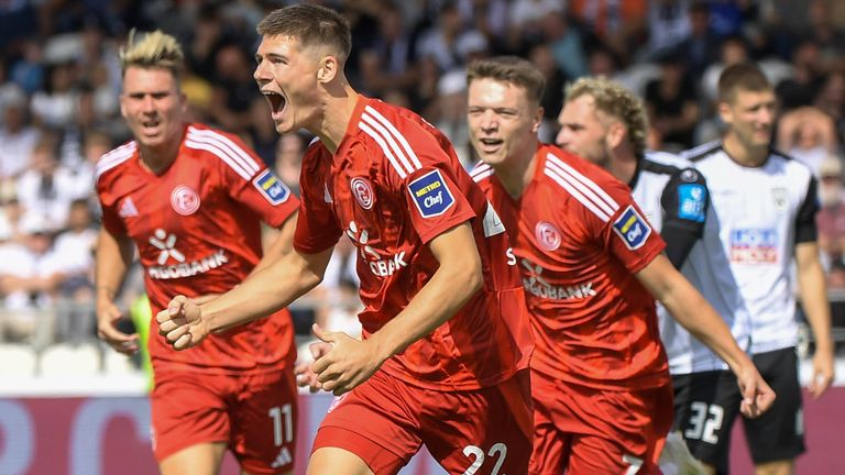 Danny Schmidt sorgt für den Düsseldorfer Siegtreffer in Ulm.