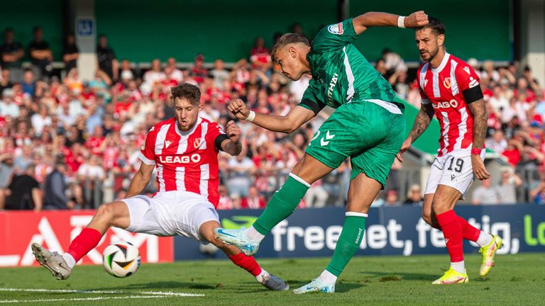 FC Energie Cottbus gegen SV Werder Bremen.