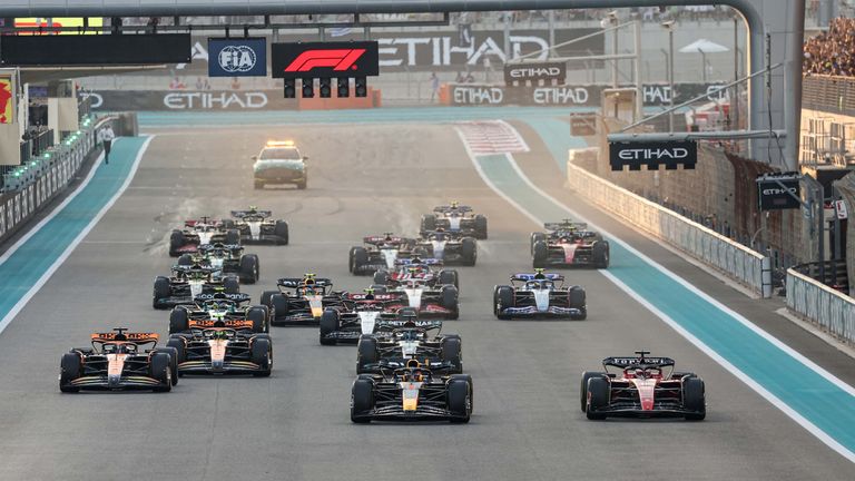 Rennstart in Abu Dhabi: Ein weiteres Sprintrennen nach Saisonfinale wird diskutiert.