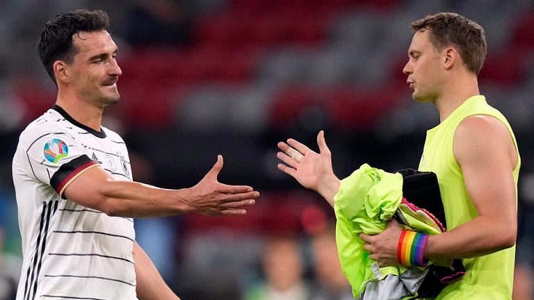 Mats Hummels (l.) und Manuel Neuer haben jahrelang in der Nationalmannschaft zusammengespielt.