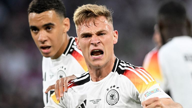 Joshua Kimmich (vorne) könnte schon bald der neue DFB-Kapitän sein.