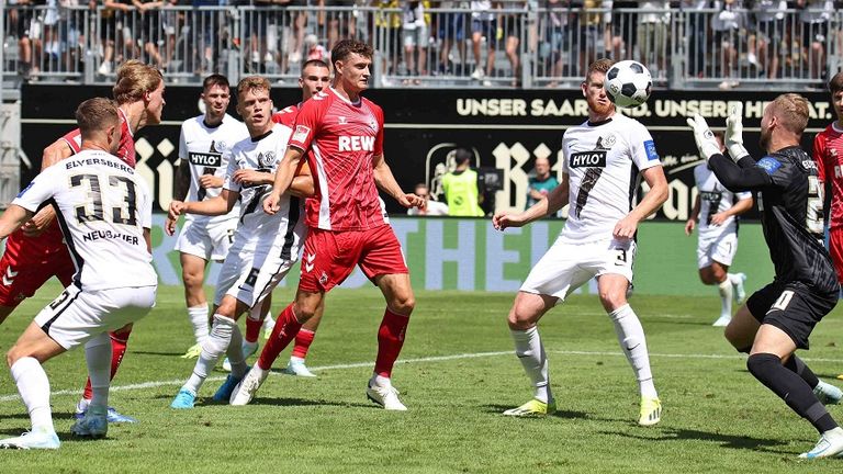 Hier fällt der späte Ausgleich des 1- FC Köln durch Timo Hübers.