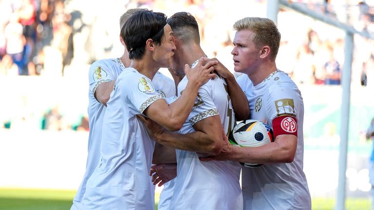 Mainz 05 erfüllt Pflichtaufgabe in Wiesbaden und steht in der 2. Pokalrunde.