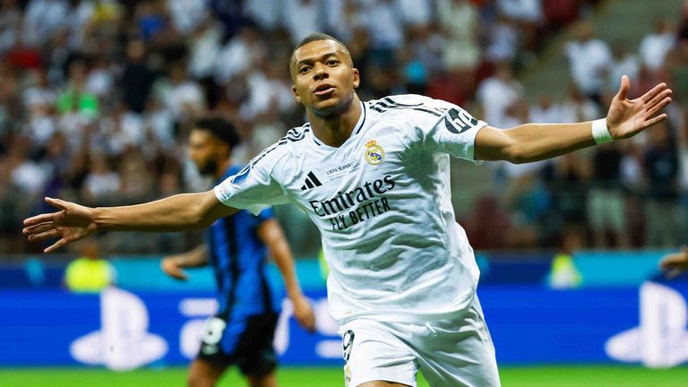 Kylian Mbappe trifft zum 2:0 für Real Madrid im Supercup gegen Atalanta Bergamo.