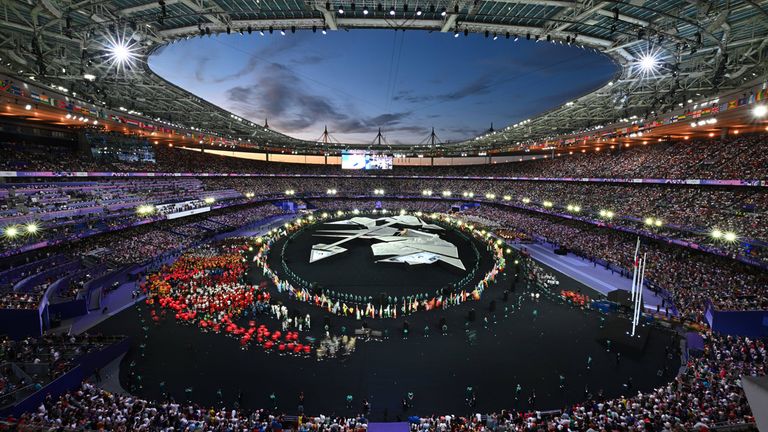 Die Schlusszeremonie der Olympische Spiele in Paris läuft.