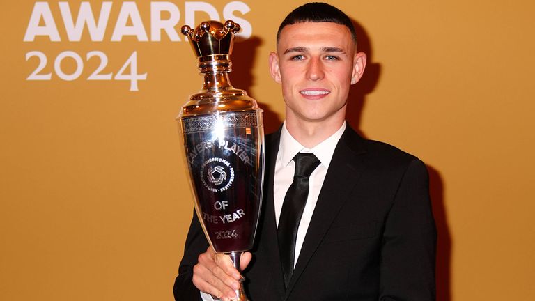 City-Star Phil Foden räumt den PFA Award 2024 ab.