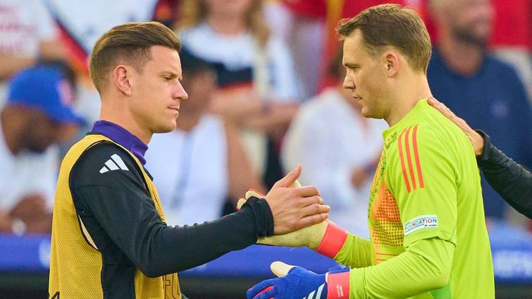 Nach dem Rücktritt von Manuel Neuer (r.) wird Marc-Andre ter Stegen die neue Nummer eins im DFB-Tor.