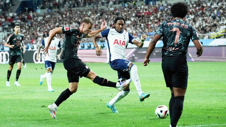 Gabriel Vidovic erzielt das 1:0 für den FC Bayern gegen Tottenham Hotspur.