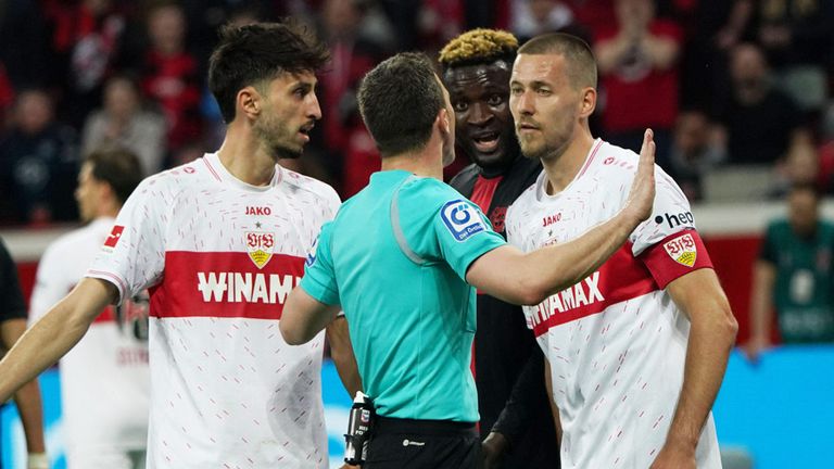 Kapitän Waldemar Anton (r.) hat den VfB Stuttgart verlassen. Atakan Karazor (l.) wird in der neuen Spielzeit die Binde der Schwaben tragen.