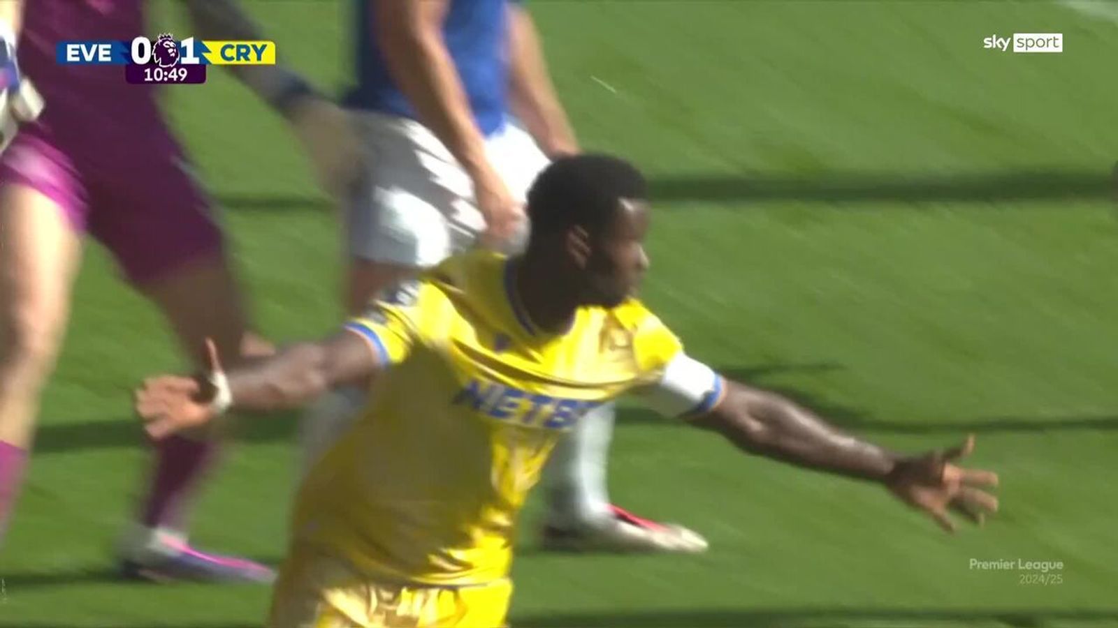 Everton 01 CRYSTAL PALACE Guehi steht genau richtig (10. Min.) In