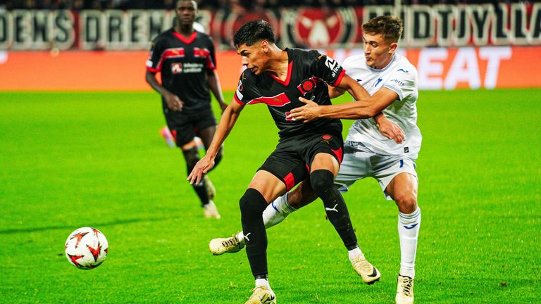 Torschütze Dario Osorio (l.) sorgte für den Traumtreffer zum Sieg des FC Midtjylland.