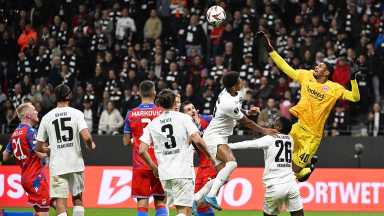 Eintracht Frankfurt verspielt in der Europa League spät eine klare Führung gegen Viktoria Pilsen.