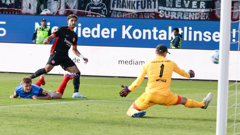 Holstein Kiel gegen Eintracht Frankfurt.