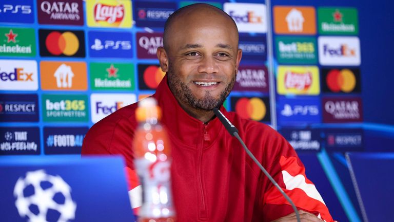 Bayern-Trainer Vincent Kompany stellt sich vor dem Champions League Spiel gegen Dynamo Zagreb den Fragen der Journalisten.