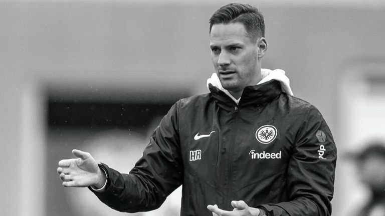 Frankfurts U19-Trainer Helge Rasche ist bei einem Autounfall ums Leben gekommen. 