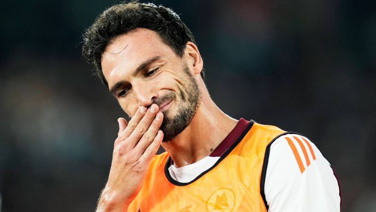 Mats Hummels muss bei der Roma weiter auf seine ersten Einsatz-Minuten warten. 