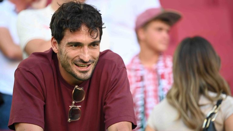 Der Klub von Mats Hummels muss sich einen neuen Trainer suchen. Im Gespräch sind zwei Ex-Coaches des ehemaligen Dortmunders.