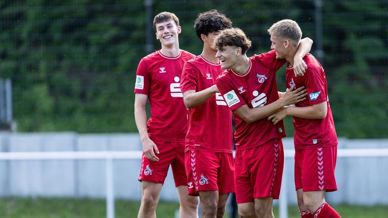 Die U19 des 1. FC Köln trifft auf Alemannia Aachen. Sky Sport überträgt das Junioren-Spiel live im kostenlosen Stream.