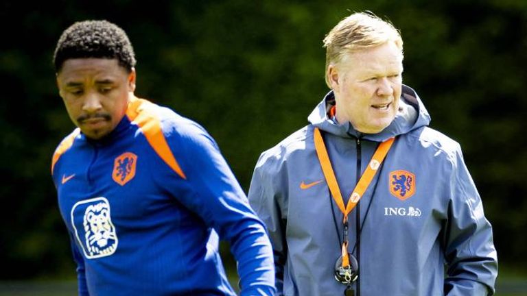 Steven Bergwijn hat gegen Bondscoach Ronald Koeman nach seiner Degradierung ausgeteilt.