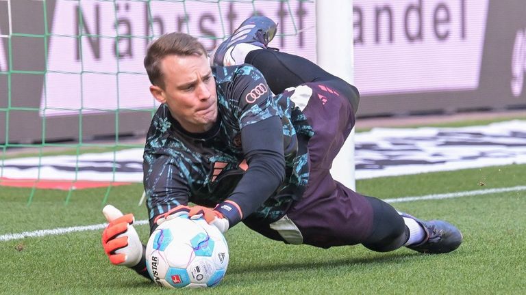 Manuel Neuer hatte sich für das Bremen-Spiel noch warmgemacht.