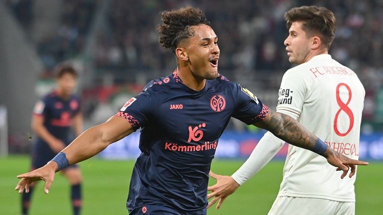 Armindo Sieb von Mainz 05 bejubelt sein Tor.