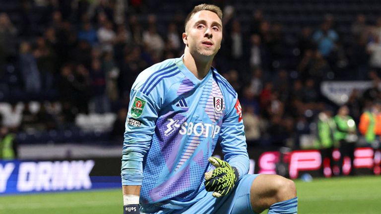 Der deutsche Keeper Steven Benda kann das Pokal-Aus des FC Fulham nicht verhindern.