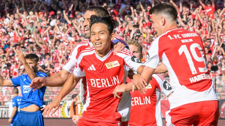 Woo-yeong Jeong bejubelt den zweiten Treffer von Union Berlin nach nur sechs Minuten.