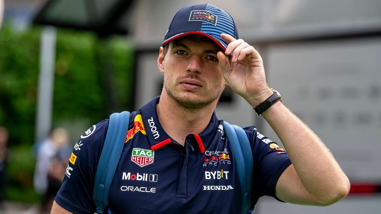 Weltmeister Max Verstappen flucht gerne mal am F1-Steuer.