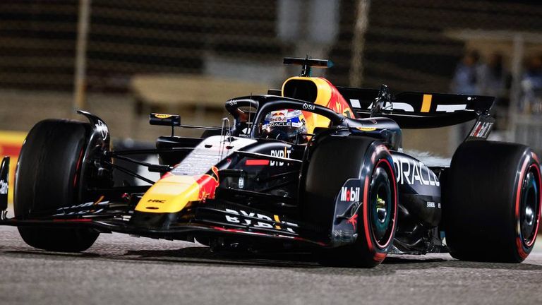 Die Formel 1 um Weltmeister Max Verstappen wird ihre Testfahrten auch 2025 in Bahrain absolvieren.