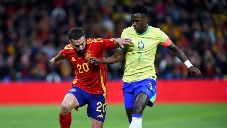 Carvajal verteidigt Spanien vor Rassismus-Kritik seines Teamkollegen Vinicius. 