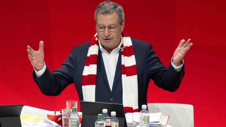 Effzeh-Präsident Dr. Werner Wolf auf der Mitgliederversammlung des 1. FC Köln in der Lanxess-Arena.