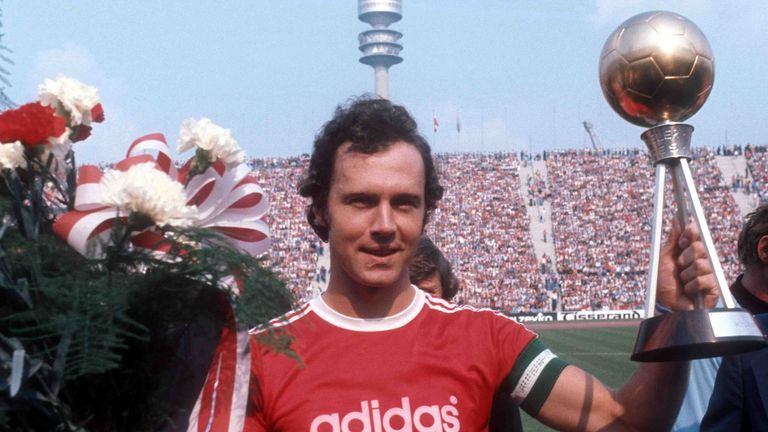 Franz Beckenbauer sammelte zahlreiche Auszeichnungen, u.a. wurde der "Kaiser" Fußballer Jahres 1976.