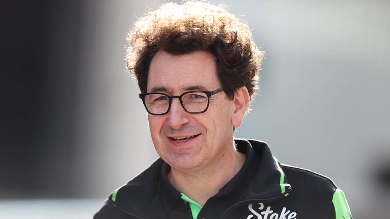 Mattia Binotto hat mit Mick Schumacher über das freie Cockpit bei Sauber gesprochen.