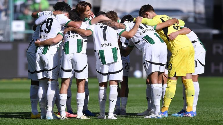 Borussia Mönchengladbach eröffnet den Spieltag am Freitag in Augsburg.