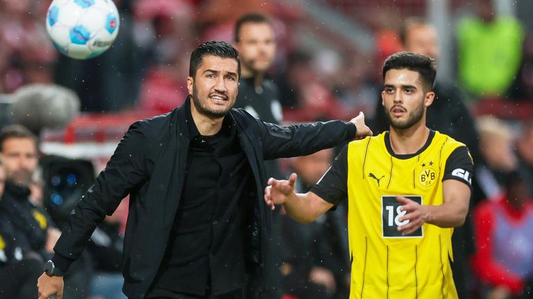 BVB-Trainer Nuri Sahin (l.) ist vom eingeschlagenen Weg der Borussia überzeugt.