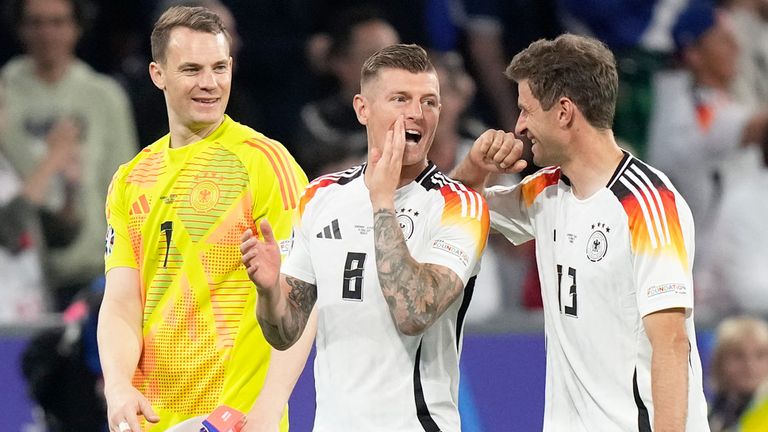 Die DFB-Legenden Manuel Neuer, Toni Kroos und Thomas Müller (v.l.n.r.) werden in München verabschiedet.