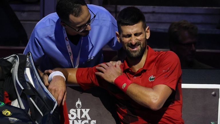 Novak Djokovic hatte zuletzt beim Six Kings Slam in Saudi-Arabien Probleme an der Schulter.