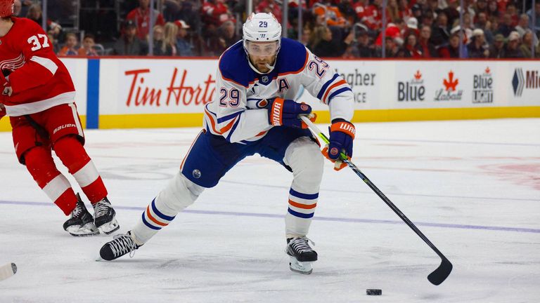 Leon Draisaitl trifft doppelt bei Oilers-Sieg gegen die Red Wings.