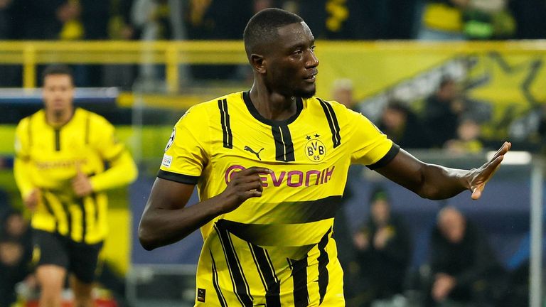 Serhou Guirassy - Der Königstransfer des Sommers kam mit der Empfehlung von 28 Toren in der Bundesliga-Vorsaison zum BVB.  Nach anfänglichen Verletzungssorgen steht der Knipser aktuell bei sechs Toren in sechs Spielen und ist damit einer der wenigen Lichtblicke des verkorksten Saisonstarts. 