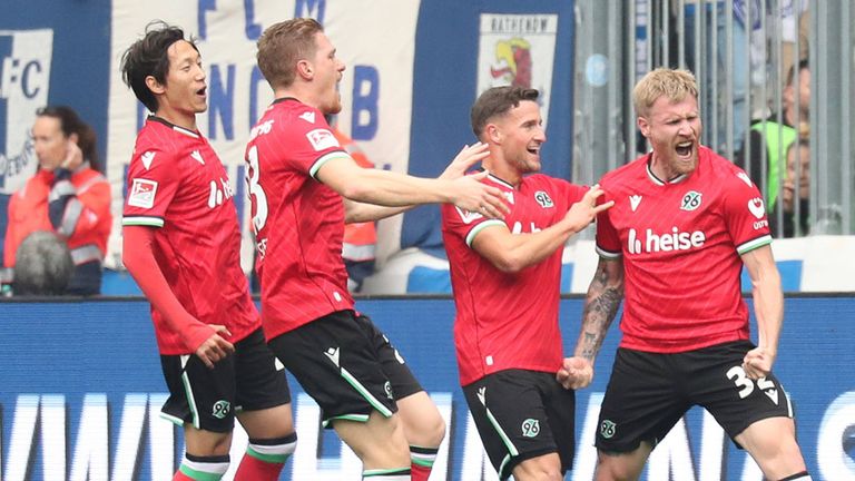 Hannover 96 feiert einen deutlichen Sieg beim FC Magdeburg und springt dadurch auf einen Aufstiegsplatz. 