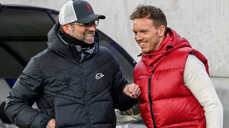 Jürgen Klopp (l.) denkt nicht an die Nachfolge von Bundestrainer Julian Nagelsmann. 