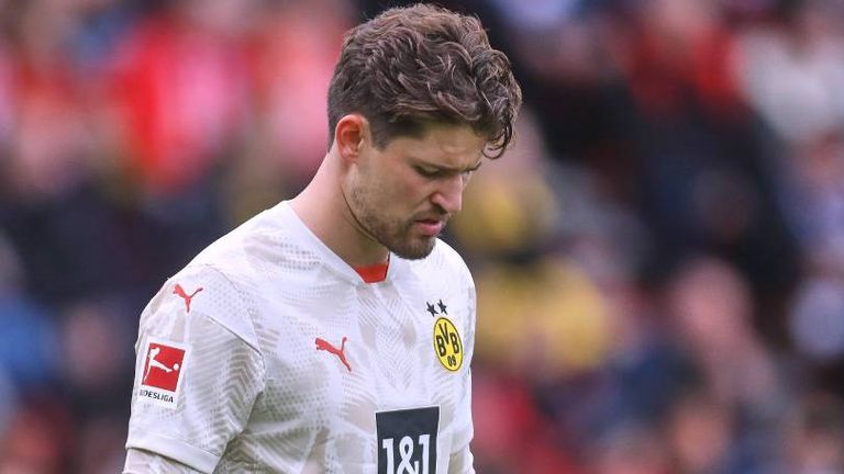 Ist auch angeschlagen: BVB-Keeper Gregor Kobel.