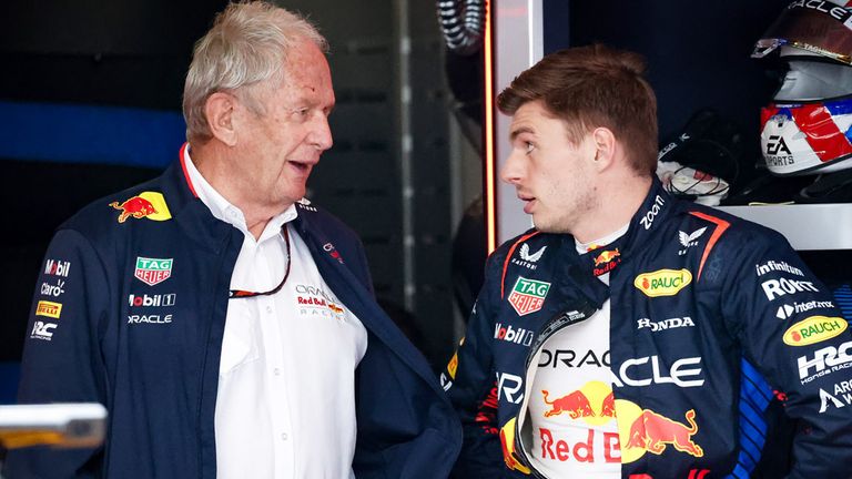 Max Verstappen (r.) und Dr. Helmut Marko im Dialog.