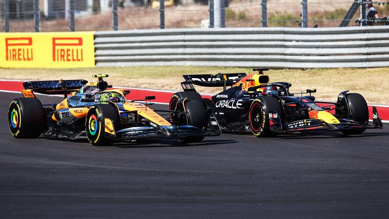 Lando Norris (l.) und Max Verstappen lieferten sich in Austin ein heißes Rad-an-Rad-Duell.